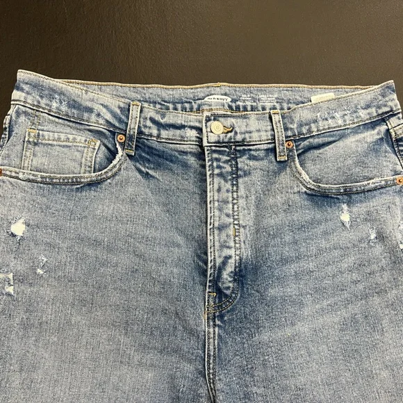 Lightwash Distressed Jeans - Picture 5 of 8